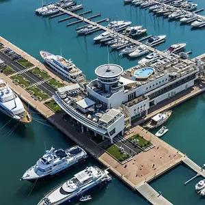 Отель Yacht Club Marina Di